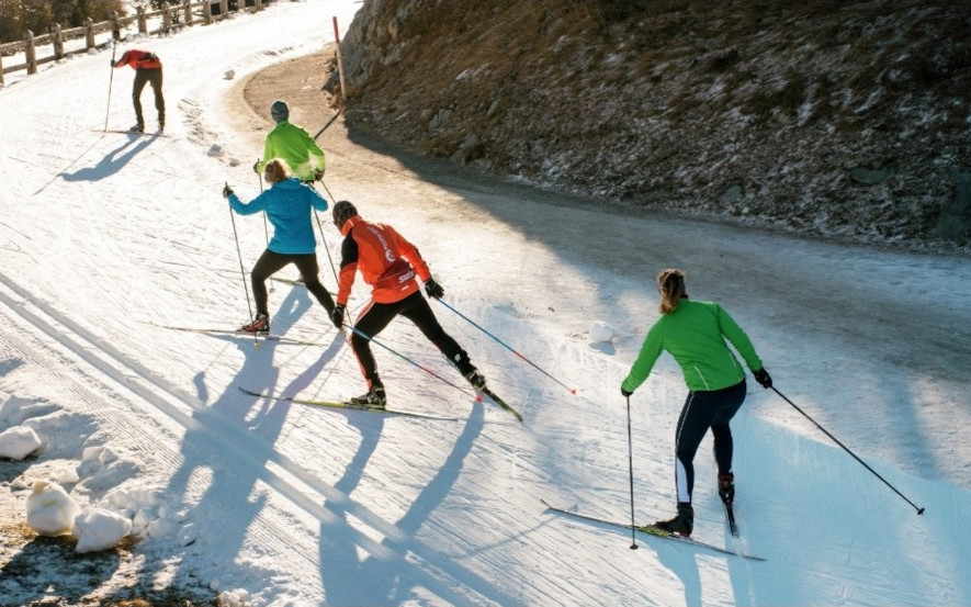 Distansträning inom längdskidåkning innebär lugna, långa pass i skidspåret.